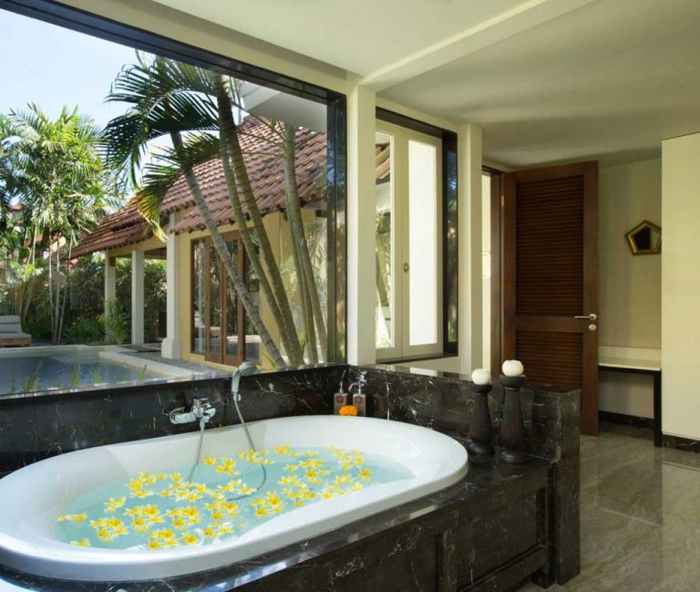 1br-Pool-villa-bathroom - Alaya Dedaun Kuta | ALAYA Hotels & Resorts